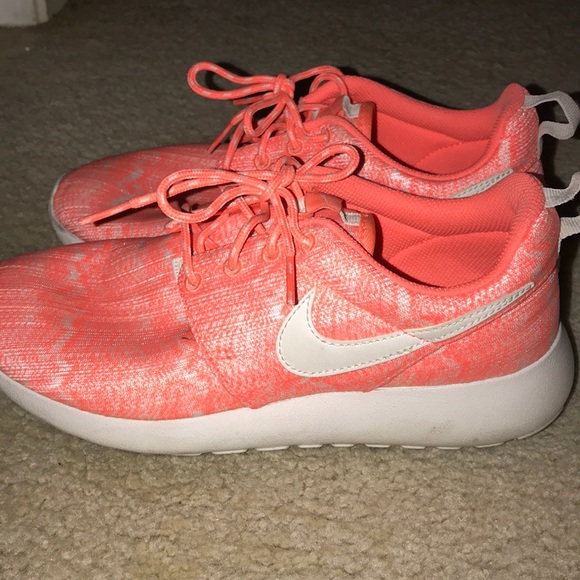 Nike Roche - Picture 2 of 3